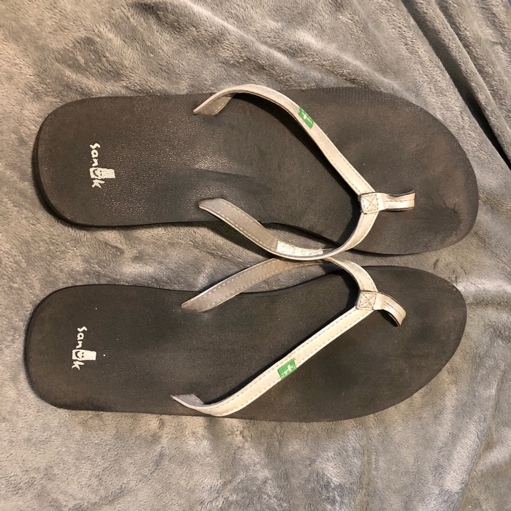 SOLD Women’s Sanuk Shoes - Size: 11 - Used